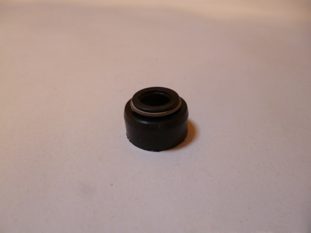 Tesnenie drieku ventilu Kubota L2601
